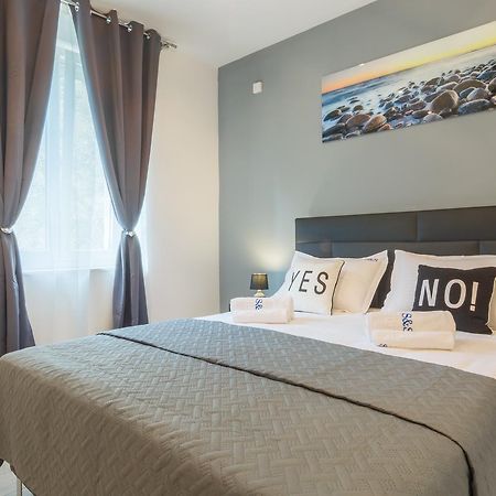 Rooms Sea & Sun With Private Parking Zadar Exterior photo