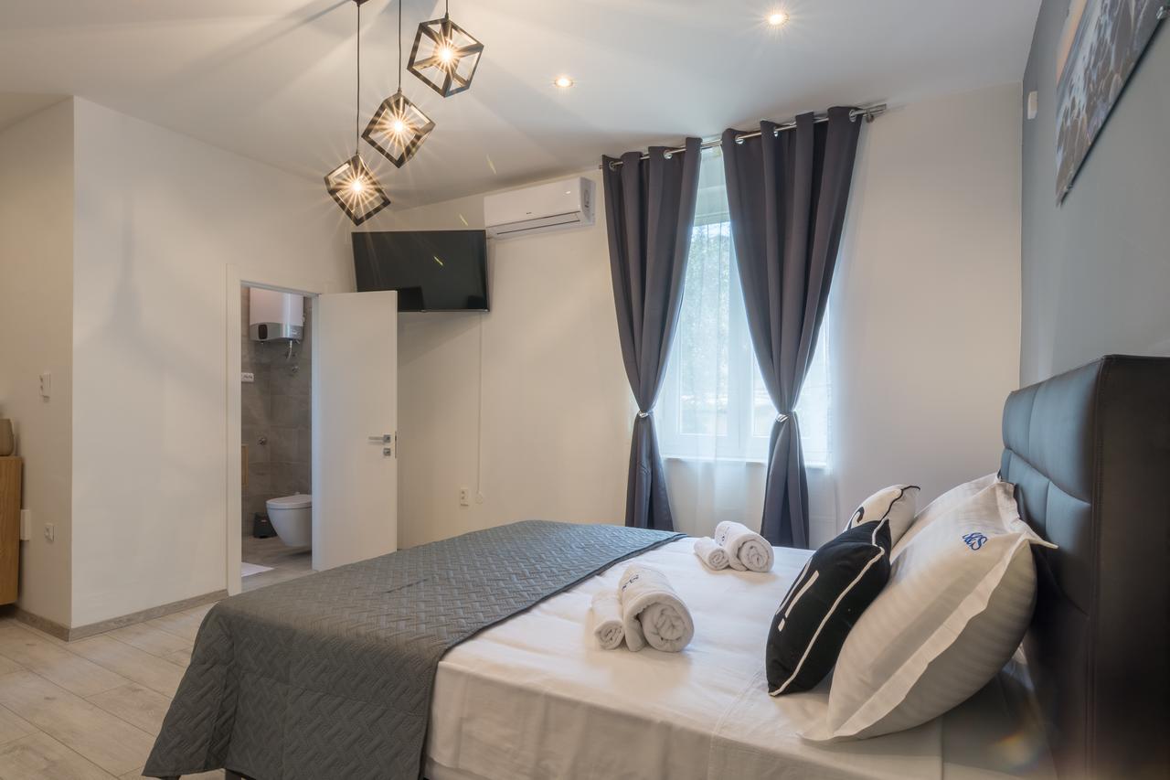 Rooms Sea & Sun With Private Parking Zadar Exterior photo