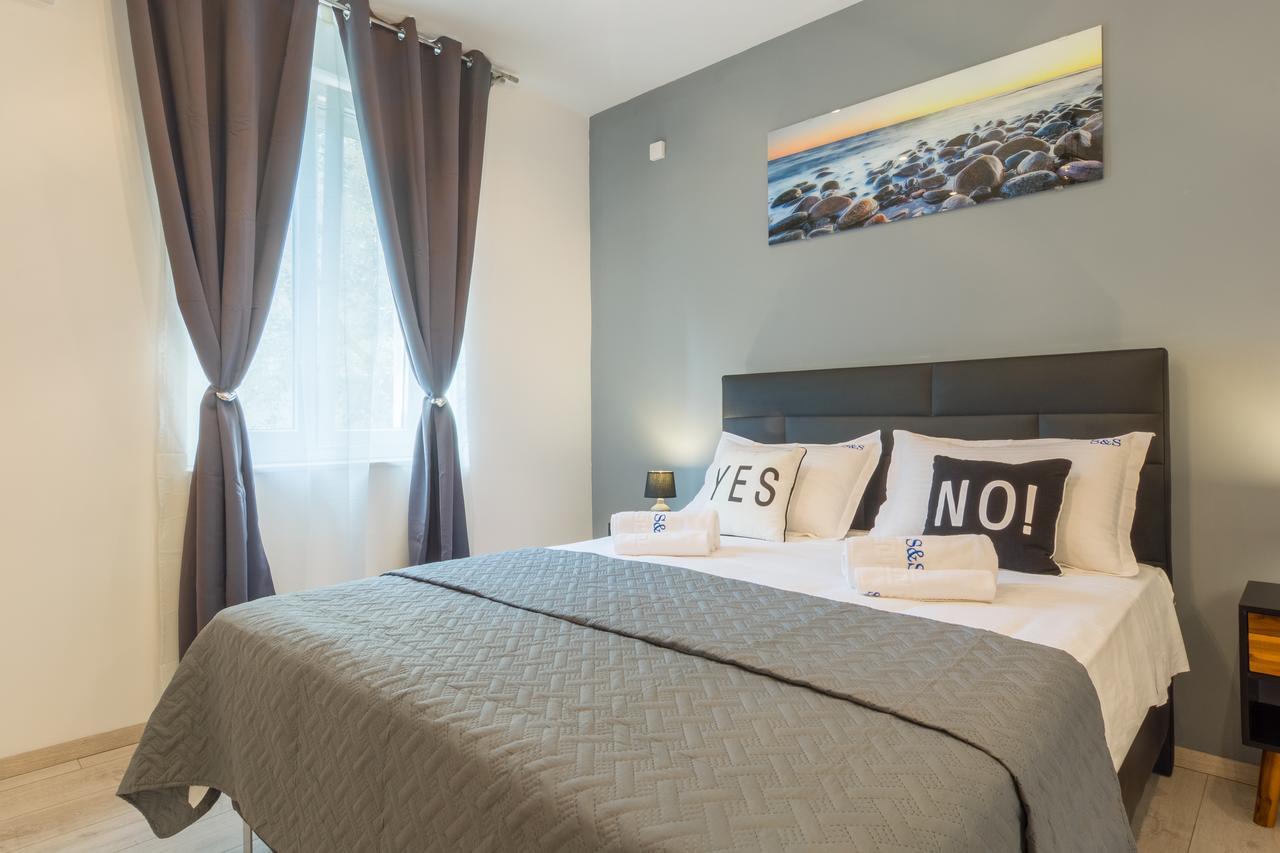 Rooms Sea & Sun With Private Parking Zadar Exterior photo