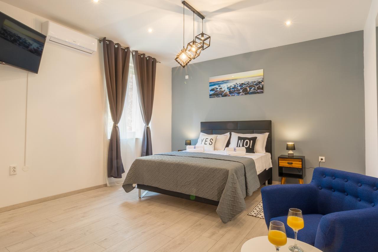 Rooms Sea & Sun With Private Parking Zadar Exterior photo