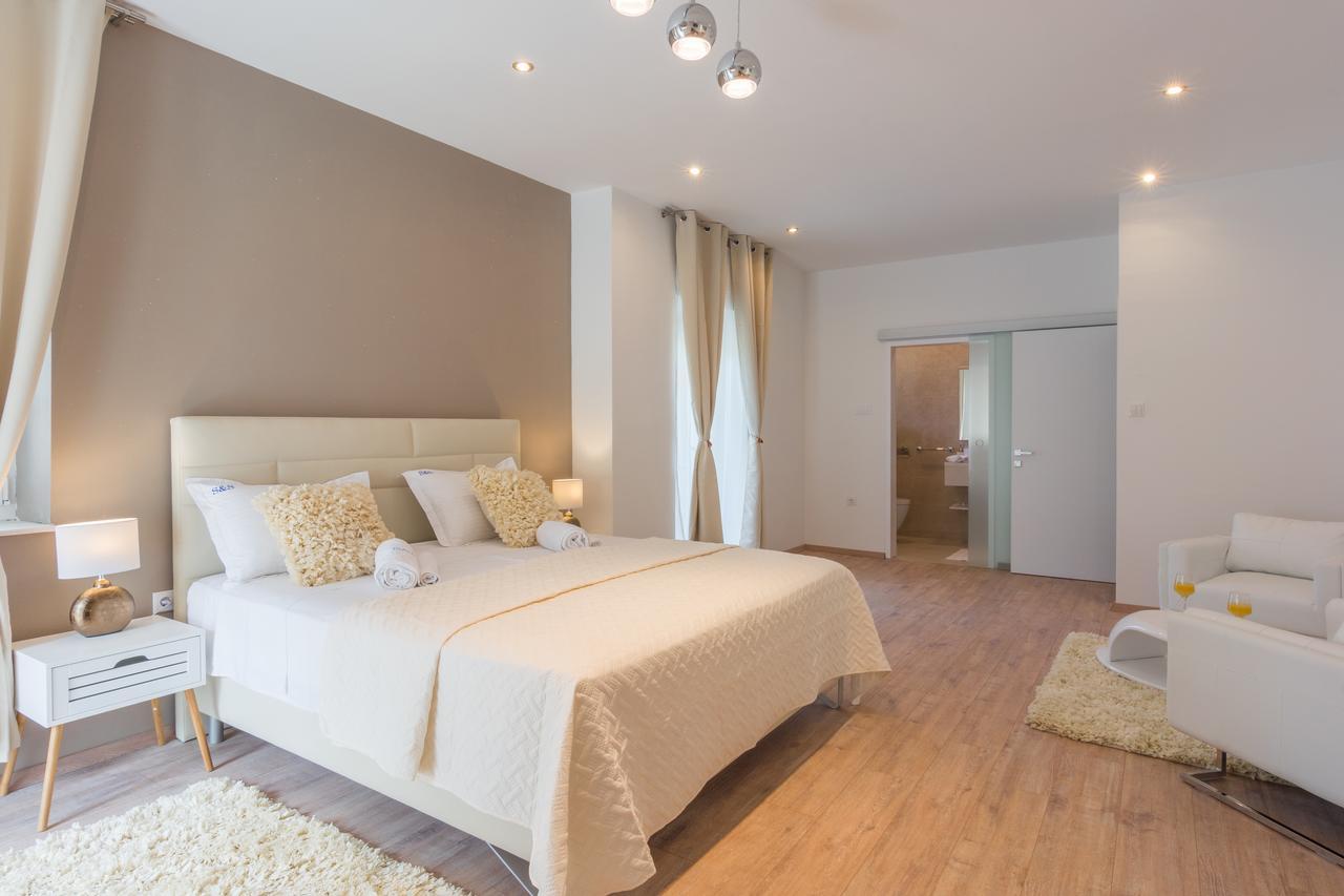 Rooms Sea & Sun With Private Parking Zadar Exterior photo