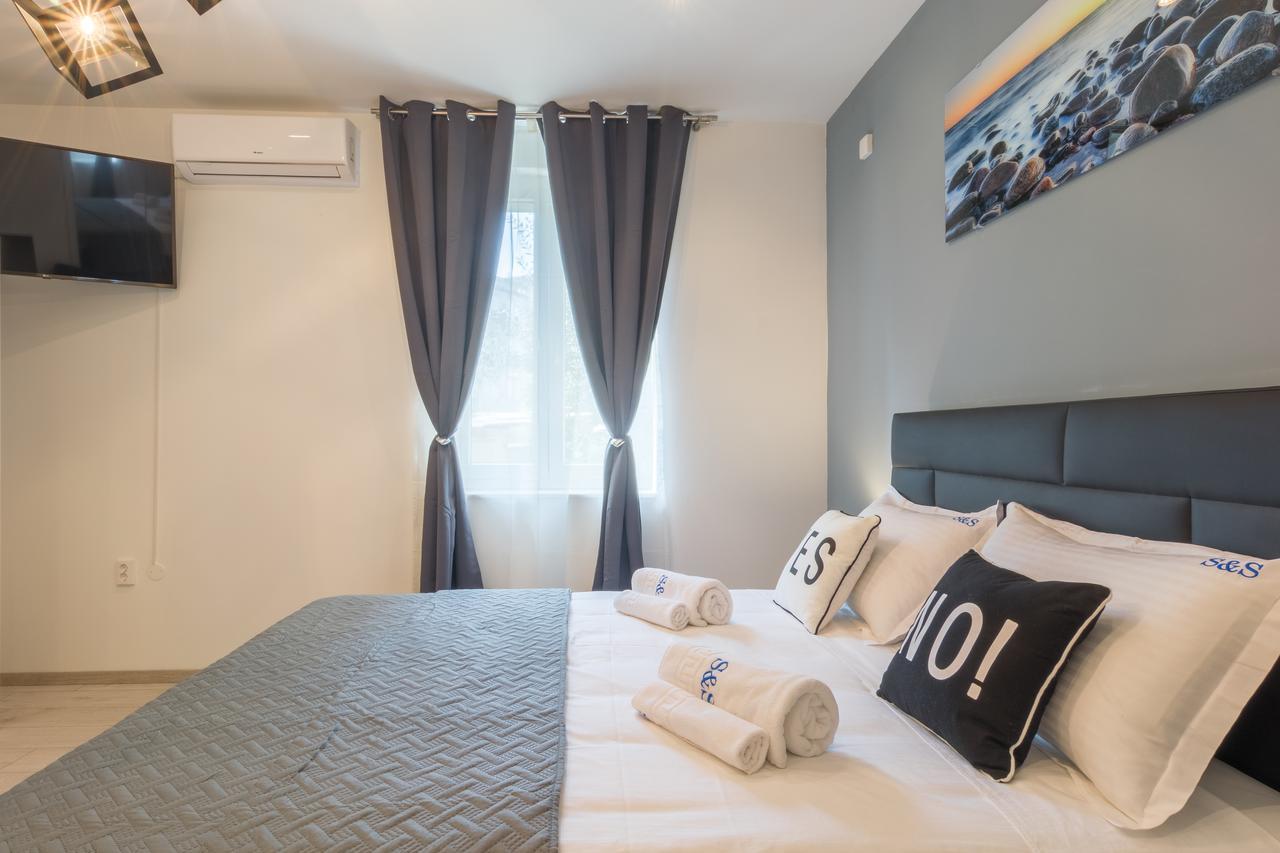 Rooms Sea & Sun With Private Parking Zadar Exterior photo